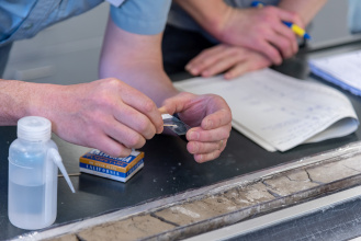 Sedimentkerne im Labor